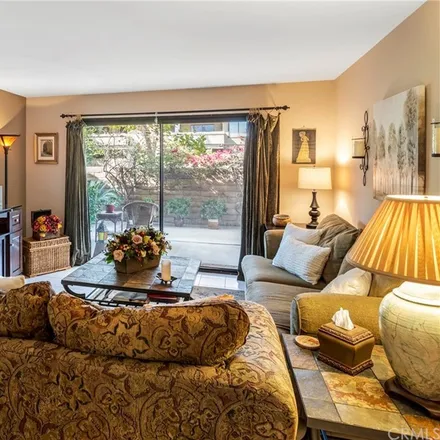 Image 1 - 25225 Oak Canyon Lane, Serrano Place, Lake Forest, CA 92630, USA - Condo for sale