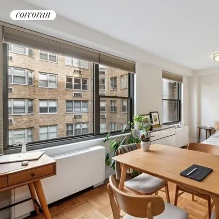 Image 2 - 35 East 38th Street, New York, NY 10016, USA - Condo for rent