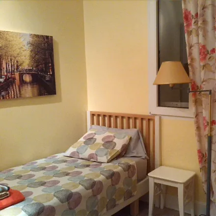 Rent this 6 bed room on Madrid in Calle de Bocángel, 10