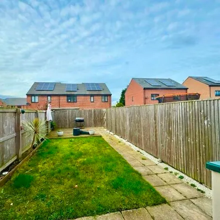 Image 6 - Rowantree Gardens, Redcar, TS10 4TD, United Kingdom - Townhouse for rent