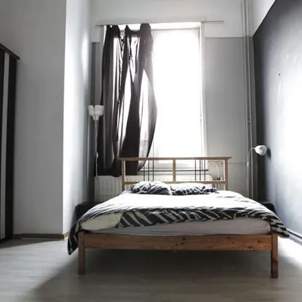 Rent this 2 bed apartment on Rue du Trône - Troonstraat in 1050 Ixelles - Elsene, Belgium