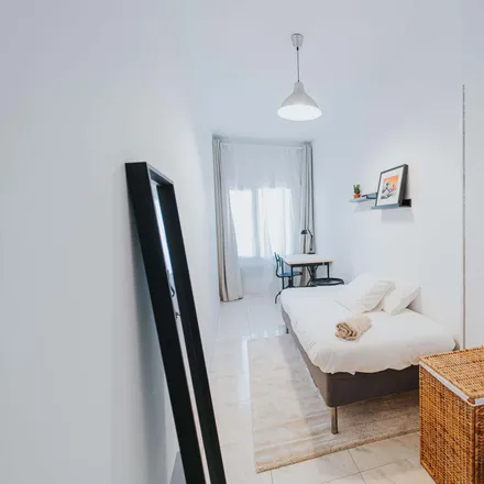 Rent this 5 bed room on Madrid in Avenida del Mediterráneo, 18