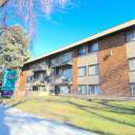 Image 9 - Hilton Manor, 10633 111 Street NW, Edmonton, AB T5H 3G3, Canada - Apartment for rent