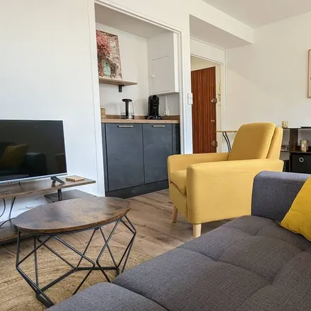 Rent this 1 bed apartment on 61000 Alençon