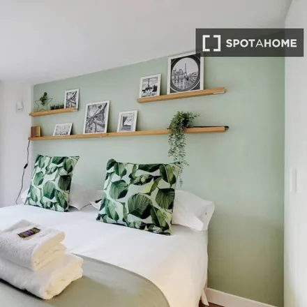 Rent this 1 bed apartment on 38 Avenue Niel in 75017 Paris, France