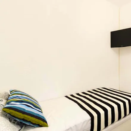 Image 3 - Calle Bremen, 17, 28028 Madrid, Spain - Room for rent