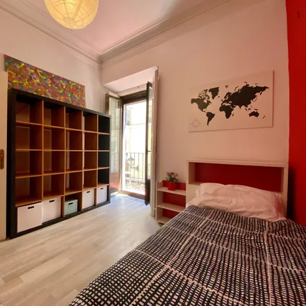 Rent this 7 bed room on Calle del Mesón de Paredes in 20, 28012 Madrid
