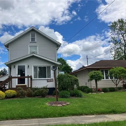 Buy this 3 bed house on 1141 Tod Avenue Southeast in Girard, OH 44420
