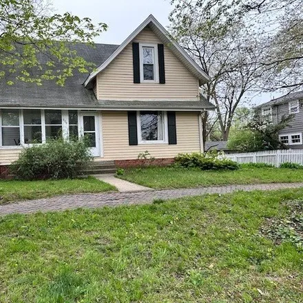 Buy this 3 bed house on 609 West High Street in Urbana, IL 61801