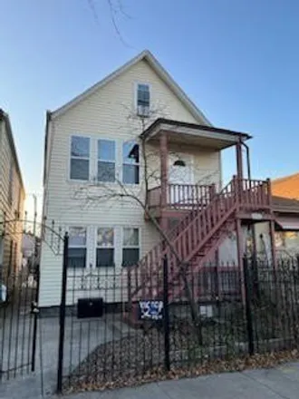 Rent this 4 bed condo on 4102 South Maplewood Avenue in Chicago, IL 60632