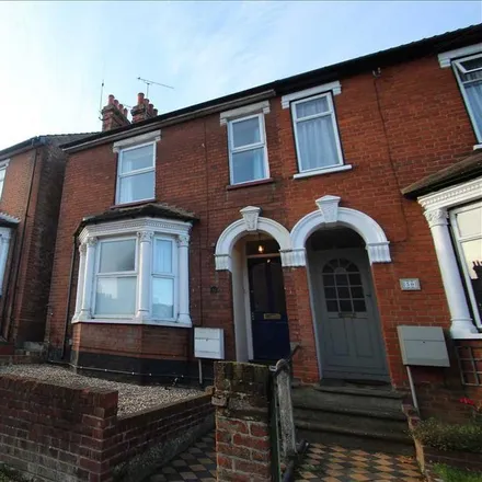Rent this 4 bed townhouse on Grove Lane in Ipswich, IP4 1NY