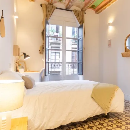 Rent this 4 bed room on Carrer dels Ocells in 2, 08003 Barcelona