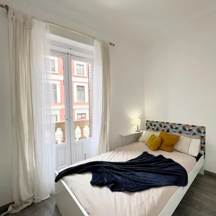 Rent this 6 bed room on Calle de San Bernardo in 73, 28015 Madrid