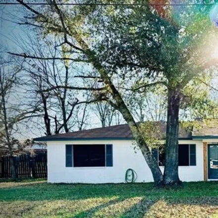 Buy this 3 bed house on 1374 Hooks Street in Crockett, TX 75835