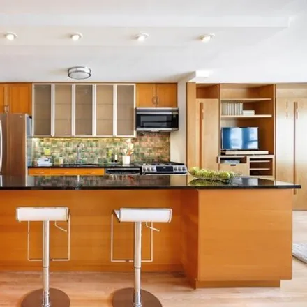 Image 4 - 305 East 24th Street, New York, NY 10010, USA - Apartment for sale