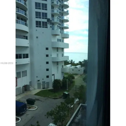 Image 4 - 7-Eleven, Collins Avenue, Miami Beach, FL 33141, USA - Apartment for rent