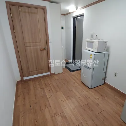 Rent this studio apartment on 서울특별시 관악구 봉천동 1677-5