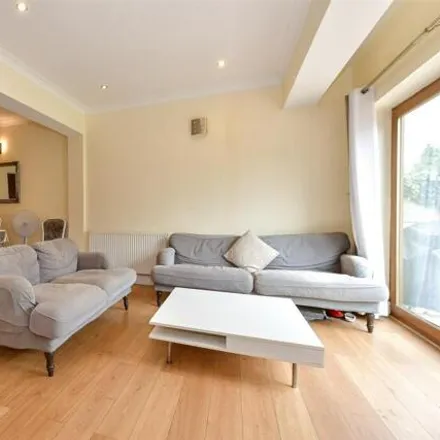 Image 1 - Priestley Gardens, Dagenham, Great London, N/a - House for sale