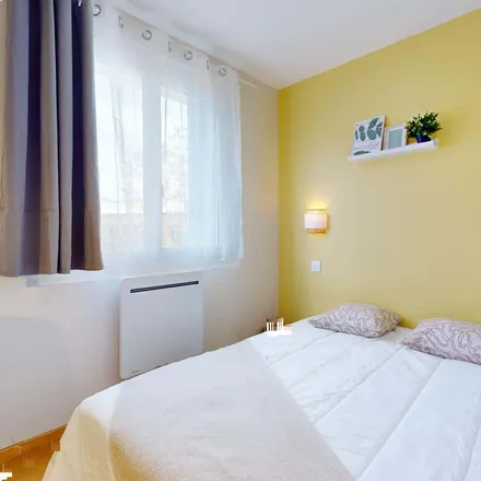 Rent this 1 bed apartment on 8 Avenue Beaumarchais in 38100 Grenoble, France