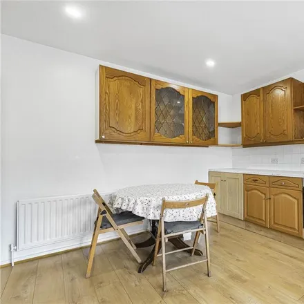 Image 7 - 7 Pekin Close, London, E14 6HA, United Kingdom - House for rent