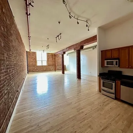 Rent this 1 bed condo on 2121 East 7th Place in Los Angeles, CA 90021