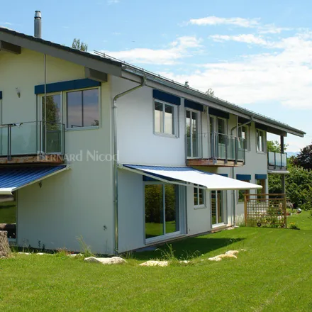 Rent this 5 bed house on Dully in Les Châtaigniers, VD