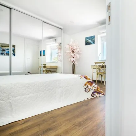 Rent this 1 bed apartment on Rua da Glória in 4050-289 Porto, Portugal