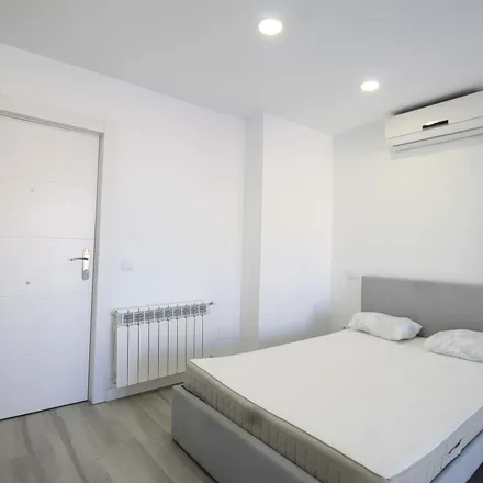Image 4 - Calle de Monederos, 15, 28026 Madrid, Spain - Apartment for rent