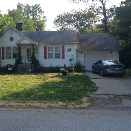 Buy this 3 bed house on 749 Kensington Avenue in Mount Vernon, IL 62864