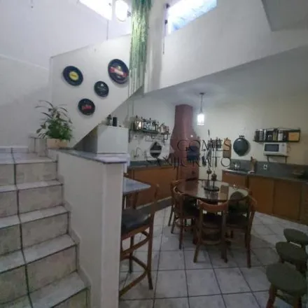 Buy this 4 bed house on Escola Municipal Alice Tulio Jacomussi in Rua Vitório Goz, Parque São Vicente