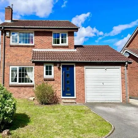 Buy this 3 bed house on Sunningdale Close in Old Cantley, DN4 6UR