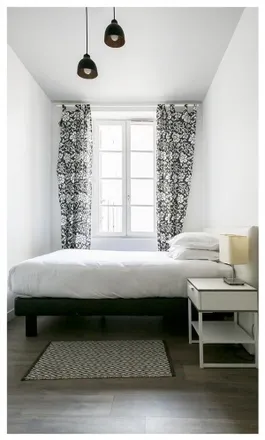 Image 5 - 17 Place des Marseillaises, 13001 Marseille, France - Apartment for rent