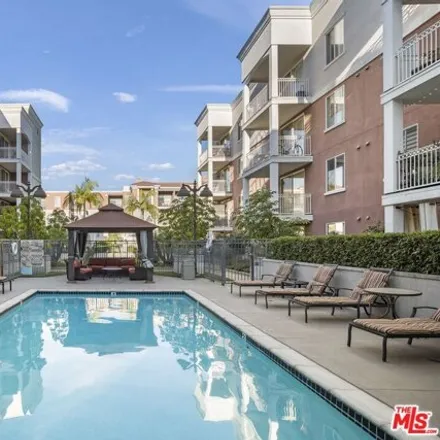 Buy this 1 bed condo on 3701 Lockland Drive in Los Angeles, CA 90008