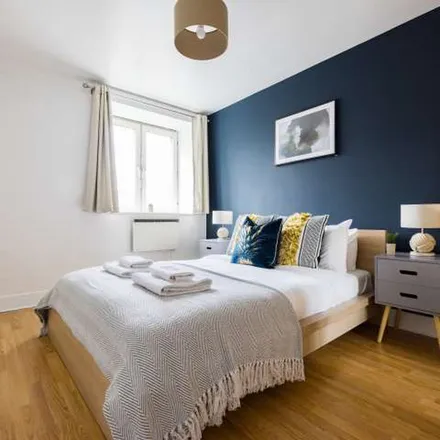 Image 3 - vicarage, 110 St George's Road, London, SE1 6EU, United Kingdom - Apartment for rent