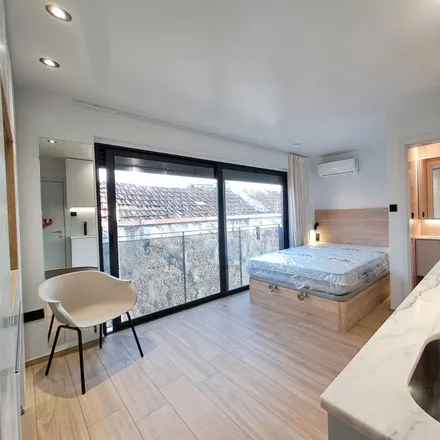 Rent this studio apartment on Platform 16 in Travessa Nova da Estação, 4300-430 Porto