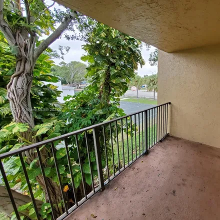 Buy this 1 bed condo on 6838 Southwest 8th Street in Pembroke Pines, FL 33023