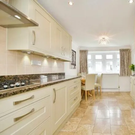 Image 5 - Chasecliff Close, Chesterfield, S40 4HP, United Kingdom - Townhouse for sale