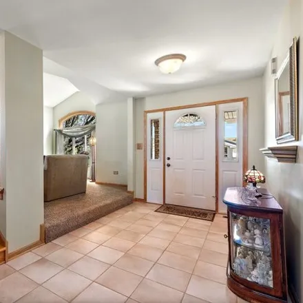 Image 3 - 8054 Stonegate Drive, Tinley Park, IL 60487, USA - House for sale