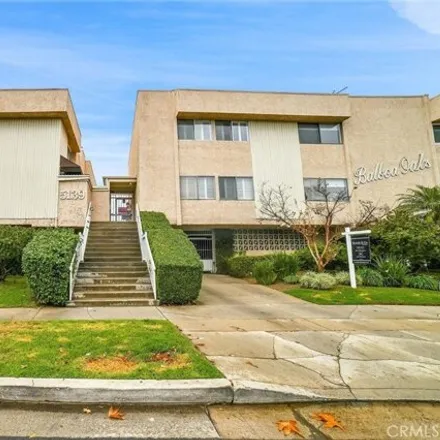 Buy this 2 bed condo on 5155 Balboa Boulevard in Los Angeles, CA 91316