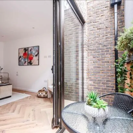 Image 7 - Moore House, Mildenhall Road, Lower Clapton, London, E5 0DD, United Kingdom - Apartment for sale