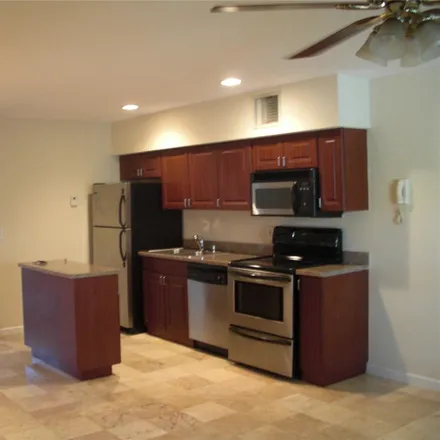 Buy this 1 bed condo on 768 Northeast 13th Court in Fort Lauderdale, FL 33304