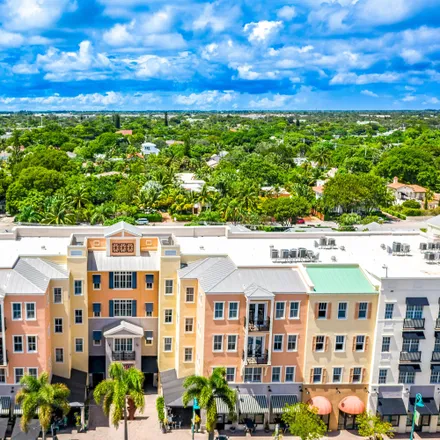 Buy this 2 bed condo on Banyan Restaurant & Bar in Northeast 2nd Avenue, Delray Beach