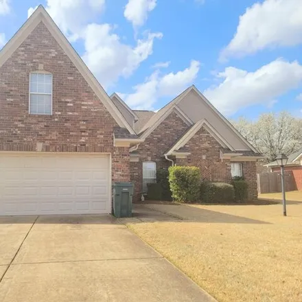 Buy this 3 bed house on 5709 Carter Drive in Southaven, MS 38672