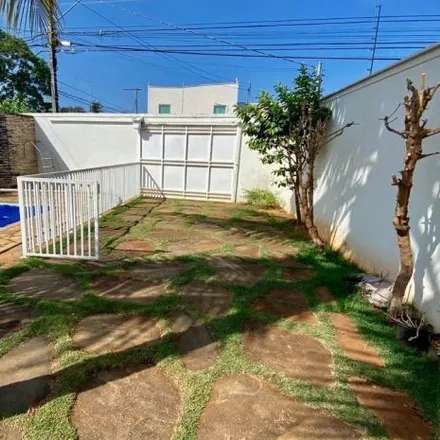 Buy this 4 bed house on Rua Coronel Ernesto Rodrigues da Cunha in Jardim Karaíba, Uberlândia - MG