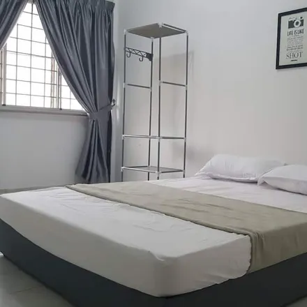 Rent this 4 bed house on Taman Oakland Fasa 3A in Seremban, Malaysia