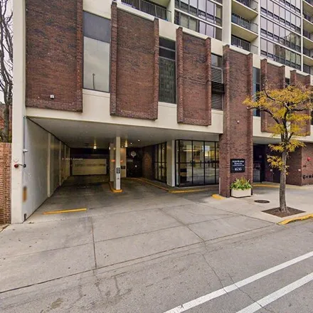Rent this studio condo on American Towers in 1636 North Wells Street, Chicago