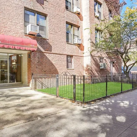 Image 2 - 33-06 92nd Street, New York, NY 11372, USA - Condo for sale