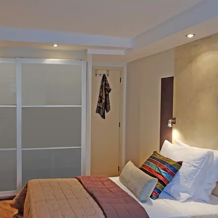 Rent this 3 bed apartment on 41 Rue de Vaugirard in 75006 Paris, France