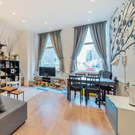 Image 3 - Rhodes Mansions, Harebell Terrace, London, IG11 0YU, United Kingdom - Apartment for sale