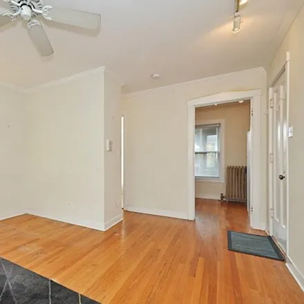 Image 3 - 3101-3105 North Kenmore Avenue, Chicago, IL 60657, USA - Condo for sale